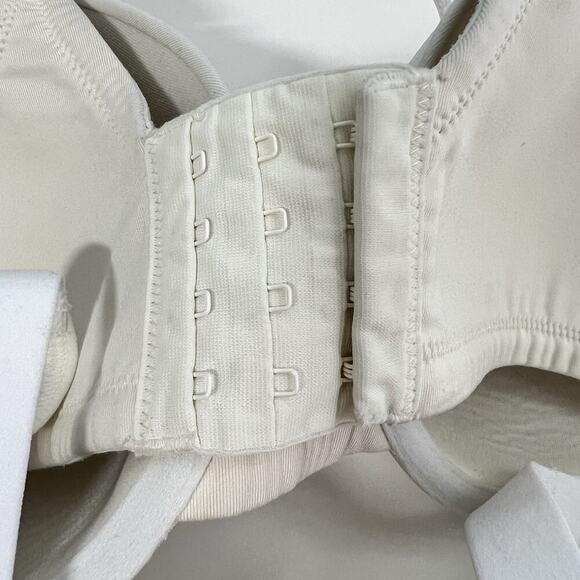 Lot Of 2 Vanity Fair Full Coverage Underwire Bras 42D Lightly Padded White Beig - Picture 9 of 10